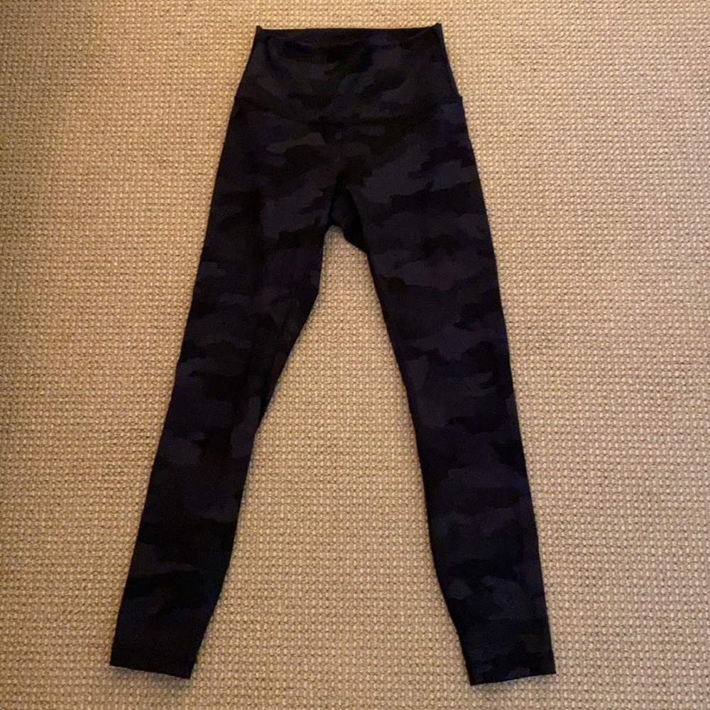 Lululemon Wunder Under camo leggings length 25